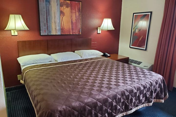 1 King Bed (5 of 5)