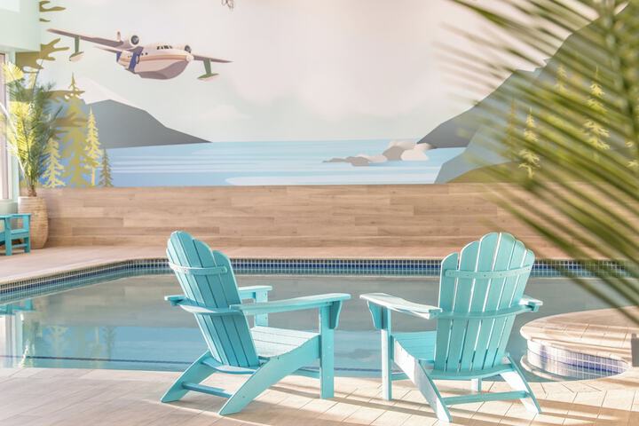 Indoor/outdoor pool