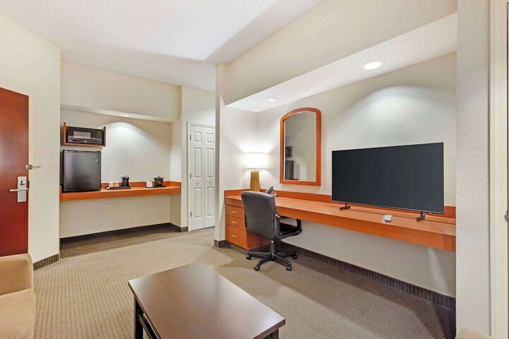 1 King Bed Suite (1 of 5)