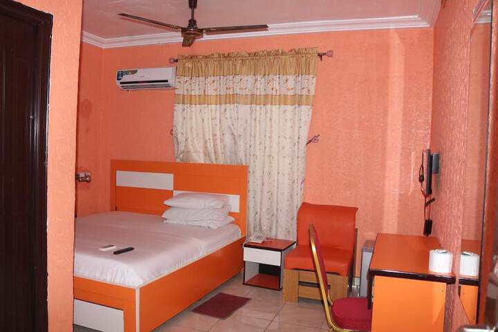 Room 8 of 19
