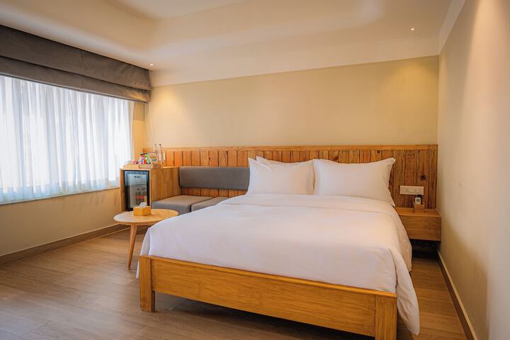 Room 8 of 25