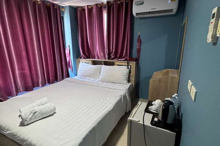 Room 4 of 27