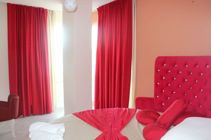 Room 5 of 87
