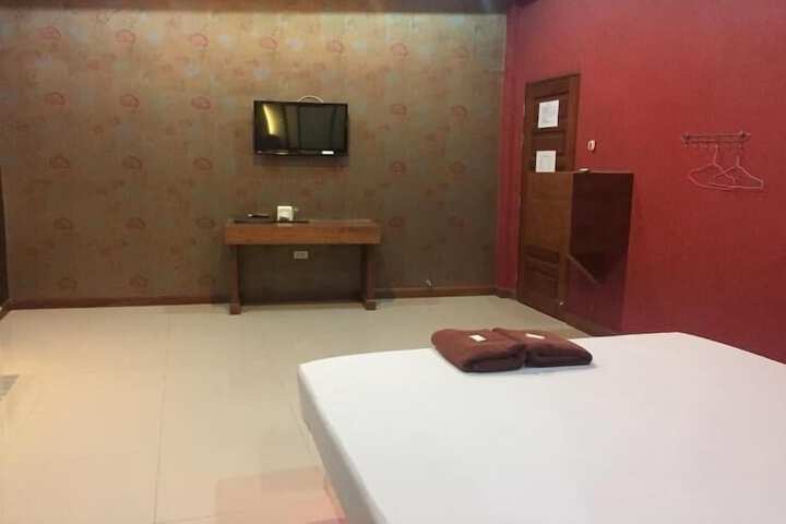 Room 6 of 19