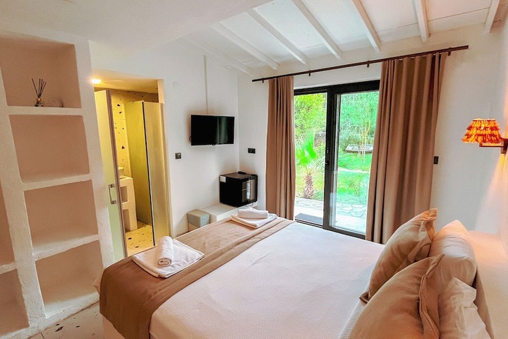Room 6 of 48