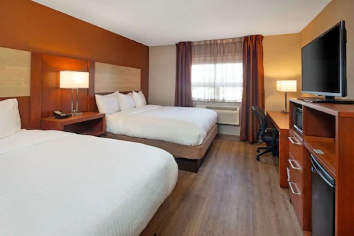 2 Queen Beds (5 of 5)