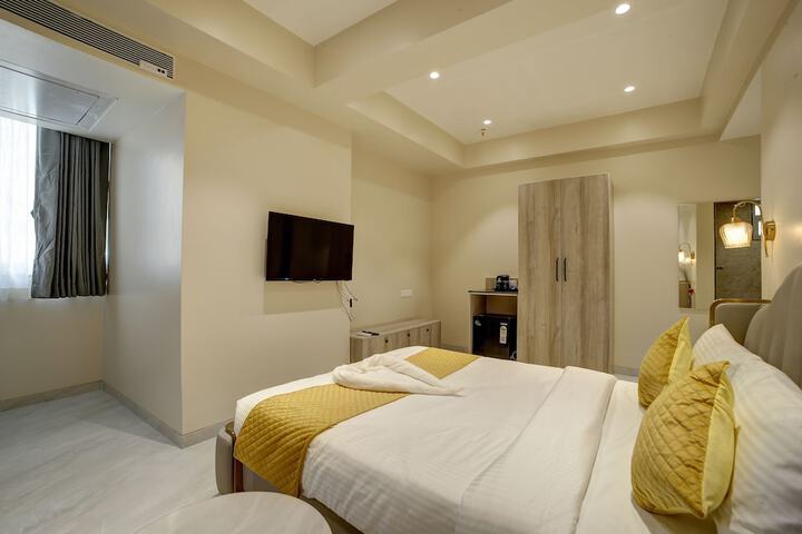 Room 35 of 63