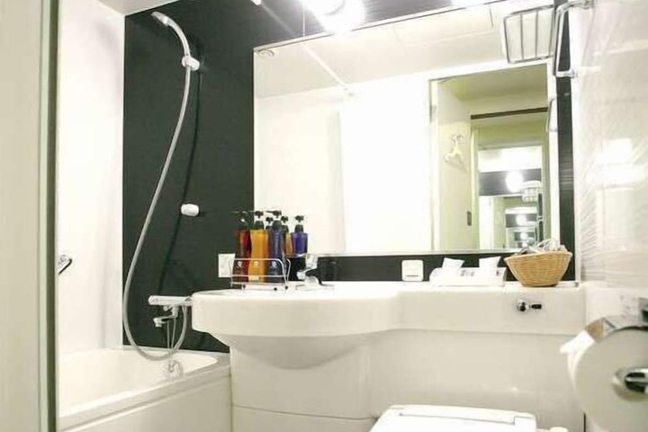 Room 16 of 25