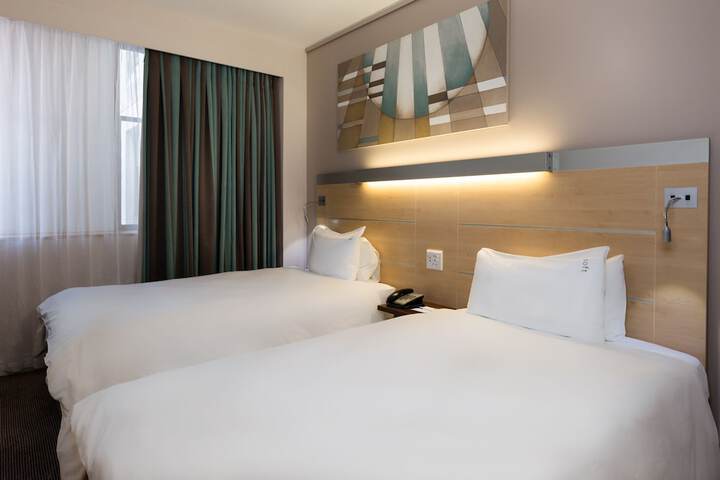 Room 2 of 96