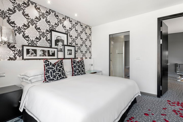 Room 25 of 120