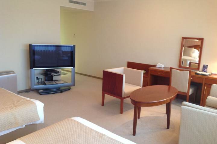 Room 22 of 64