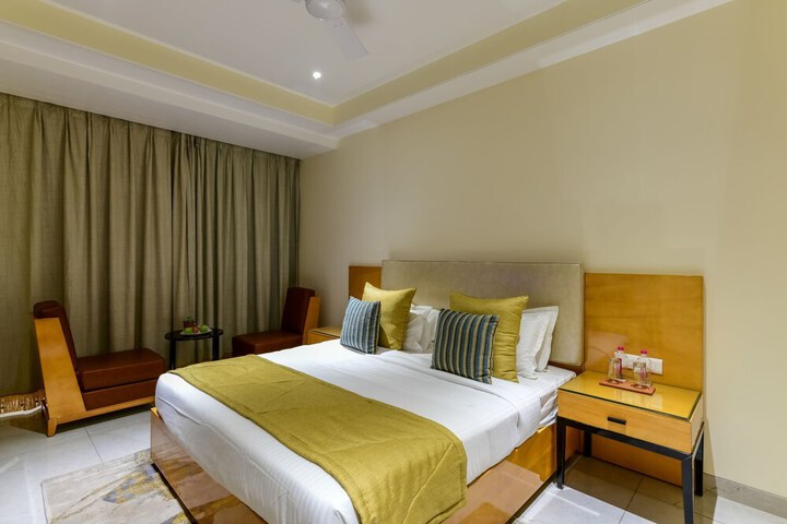 Room 6 of 11