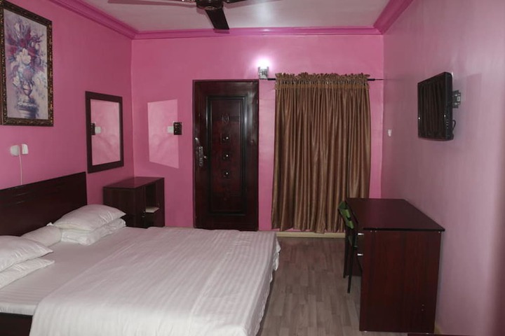 Room 6 of 15