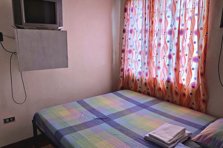 Room 9 of 26
