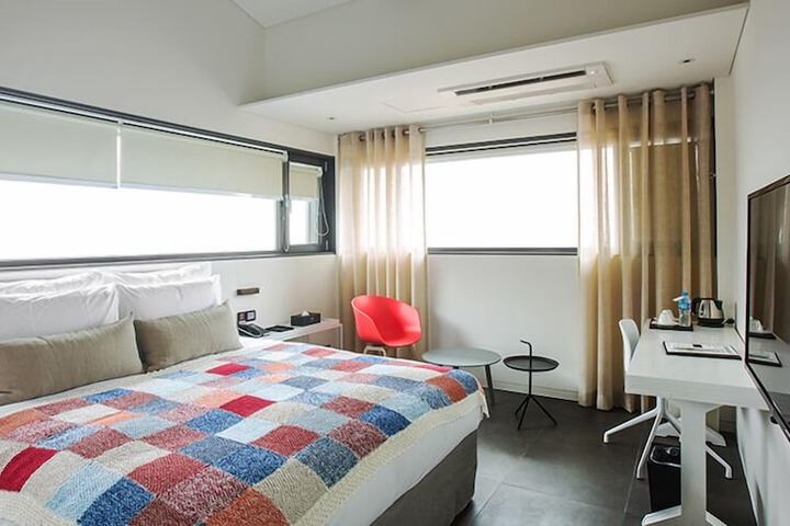 Room 18 of 50