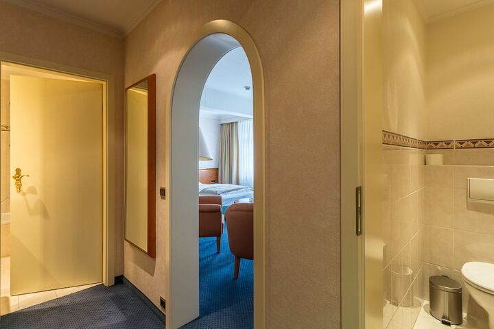 Room 10 of 40