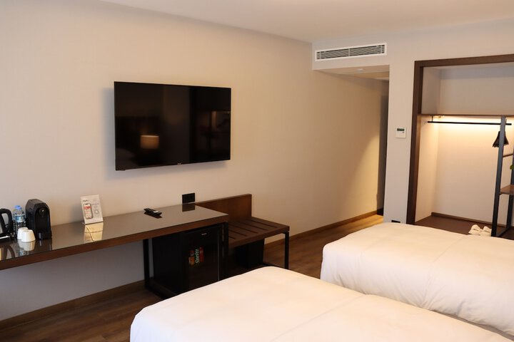 Room 4 of 31