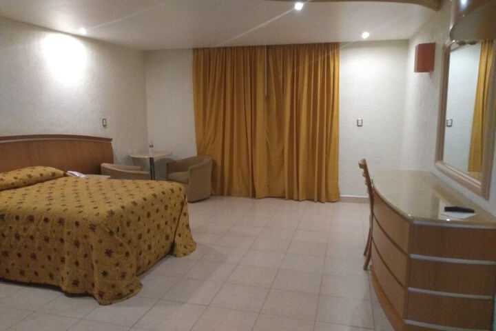 Room 5 of 32