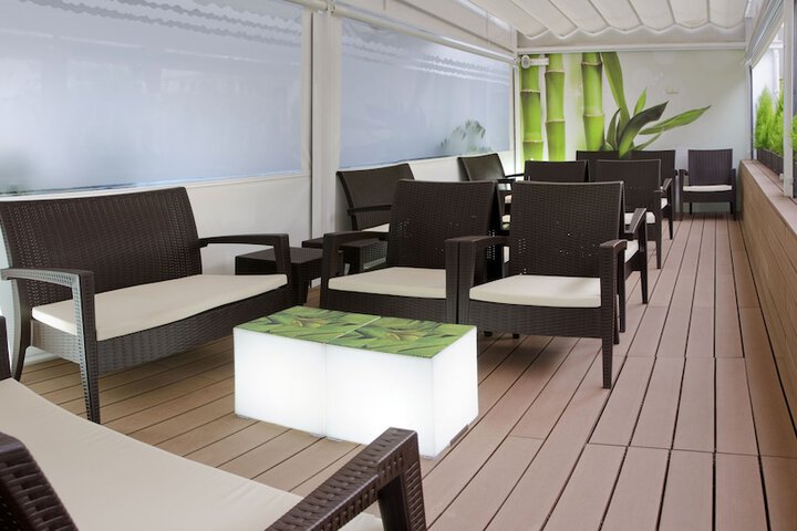 Lounge 45 of 69