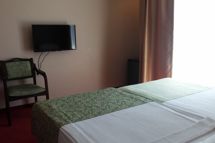 Room 8 of 40