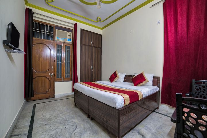Room 14 of 18