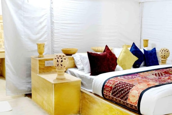 Room 5 of 6
