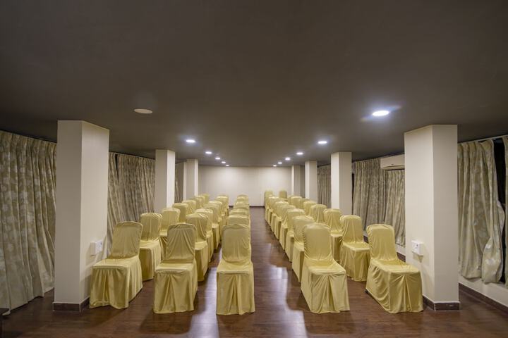 Ballroom/Hall 70 of 101