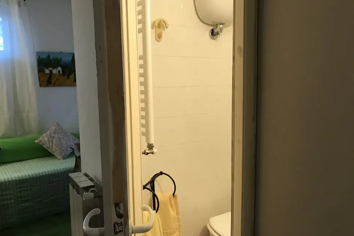 Room 6 of 17