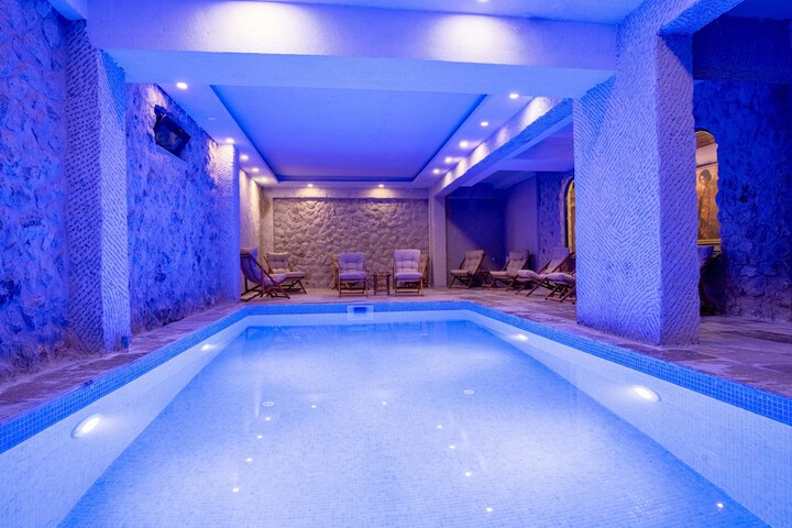 Pool 33 of 48