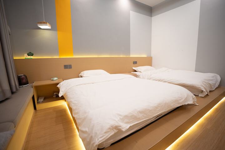 Room 19 of 49