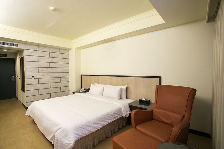 Room 2 of 24