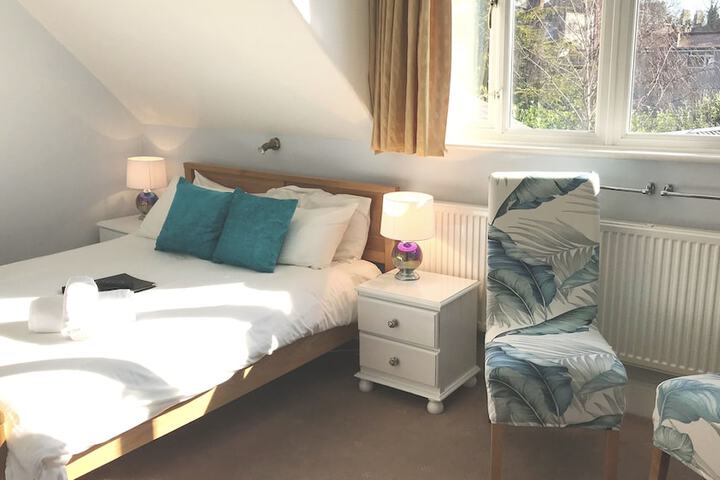 Room 5 of 40