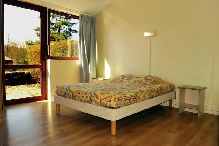 Room 5 of 18