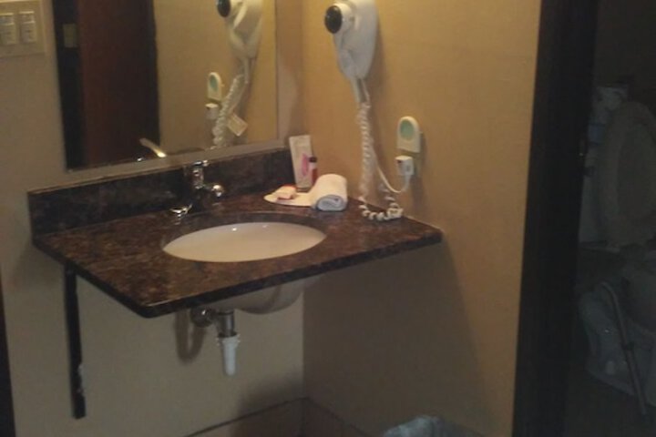 Bathroom sink