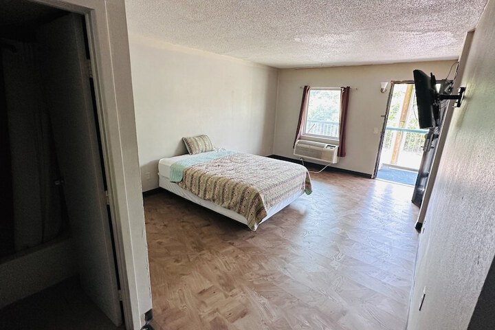 Room 7 of 11