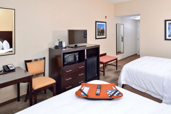 2 Queen Beds Mobility Accessible with Tub (13 of 13)