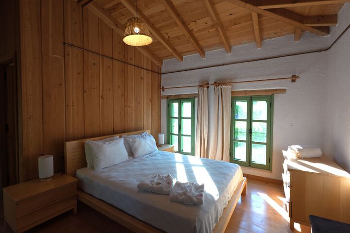 Room 8 of 28