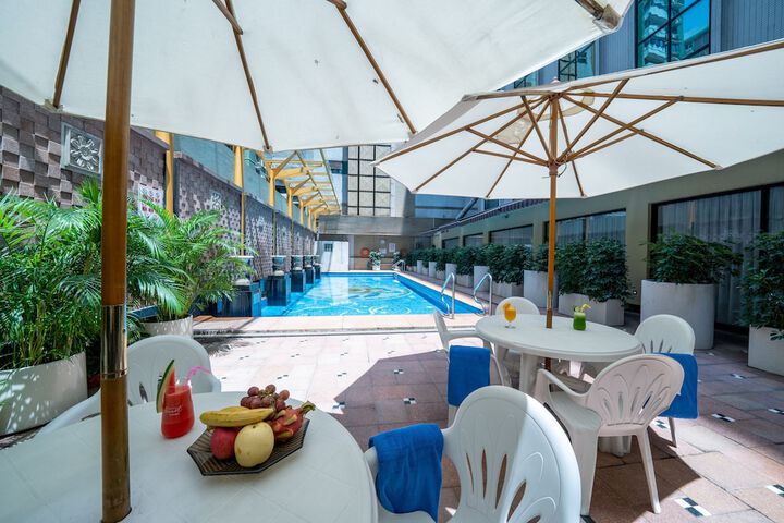 Hotel Pool