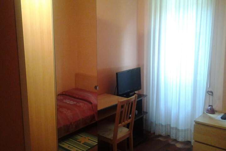 Room 28 of 60