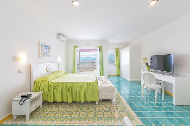 Room 15 of 68