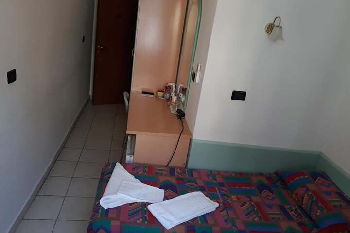 Room 20 of 32