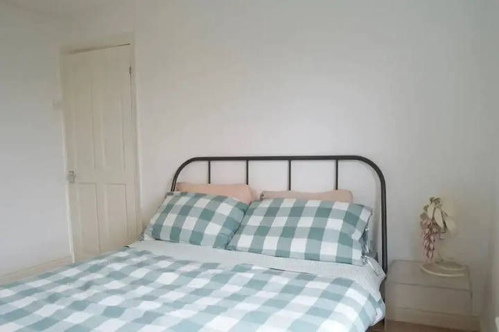 Room 4 of 13