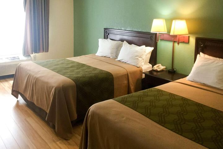 2 Queen Beds (1 of 5)