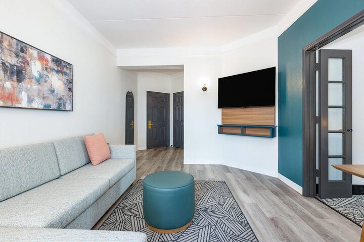 Room 27 of 48