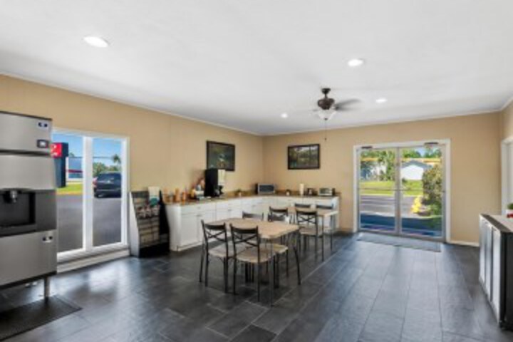 Breakfast/Coffee Service 36 of 52