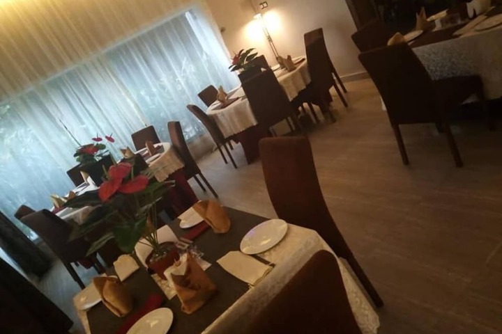 Dining 13 of 20