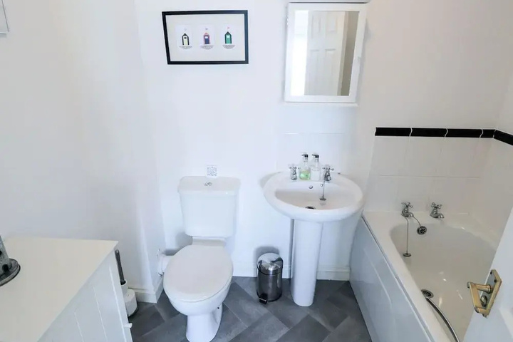 Room 8 of 16