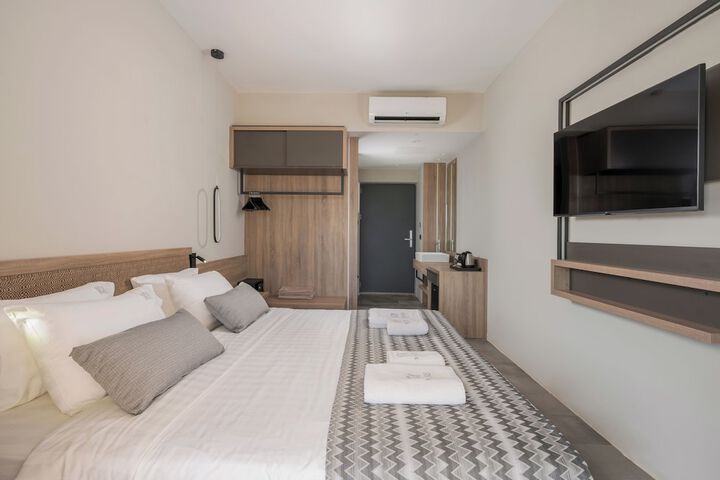 Room 15 of 152