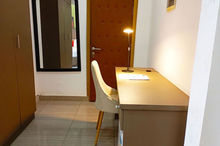 Room 5 of 16