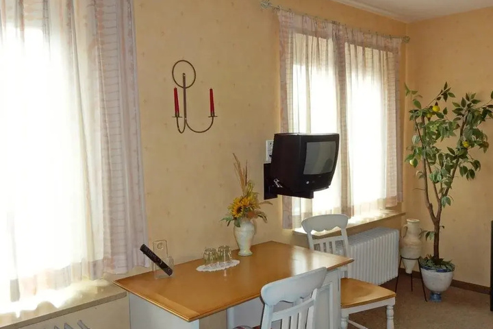 Room 2 of 11